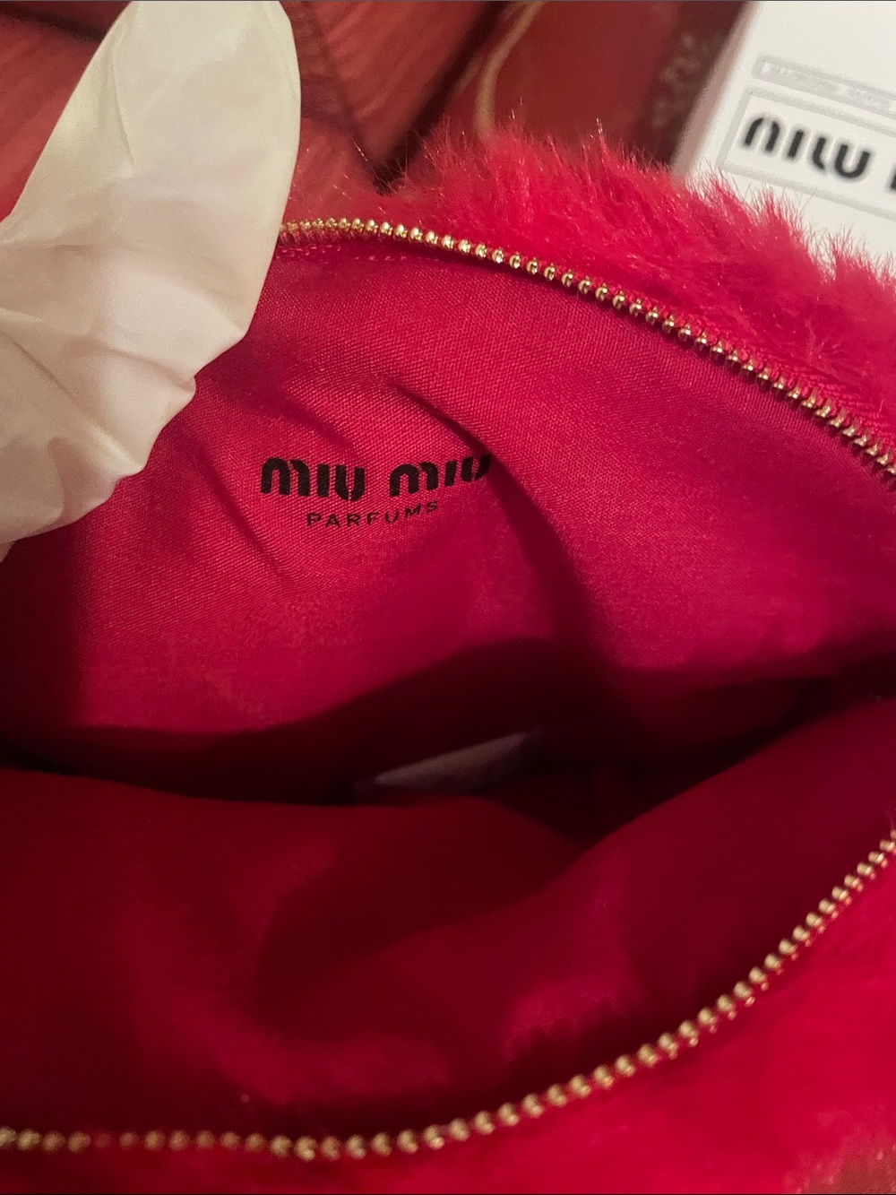 Miu Miu GWP lot plus fragrance - Picture 7 of 17